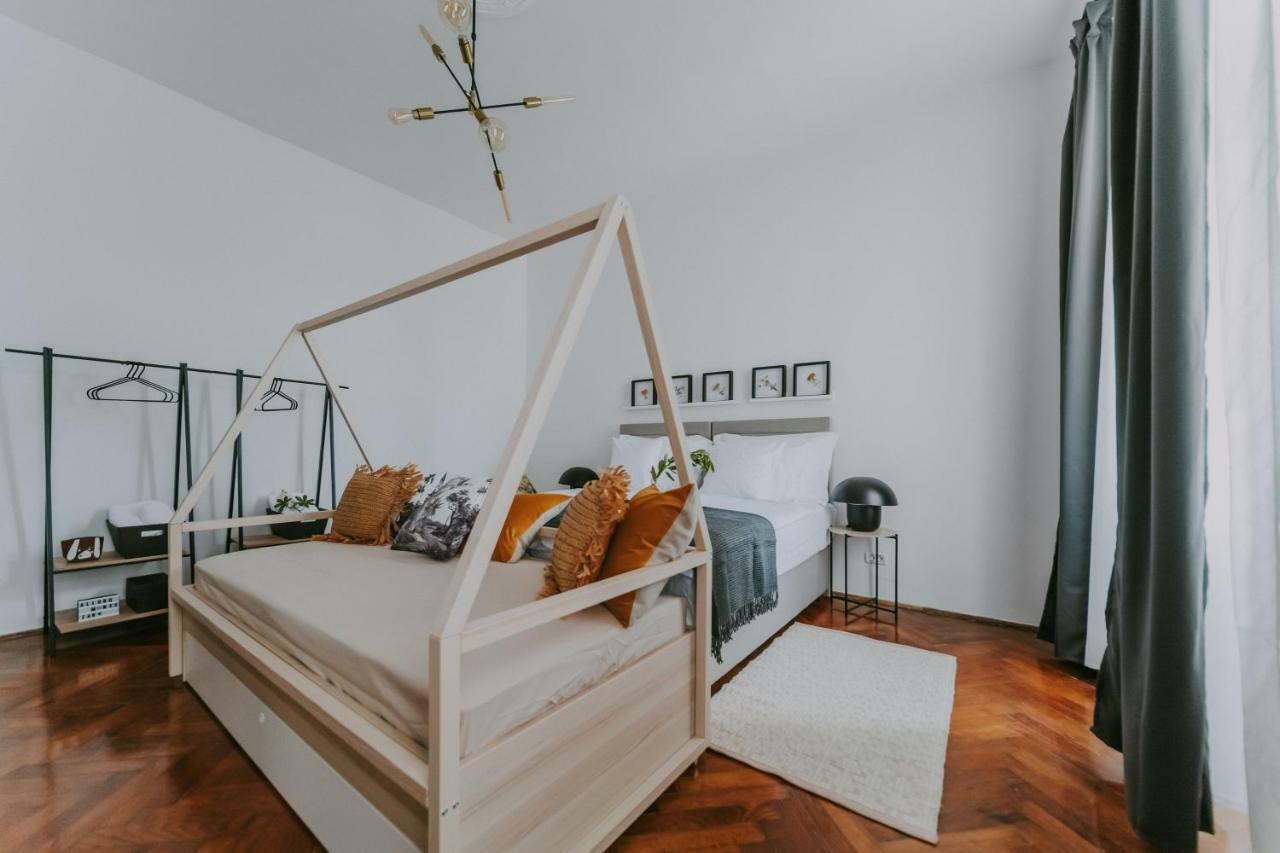 Alloro Boutique Apartment 普拉 外观 照片