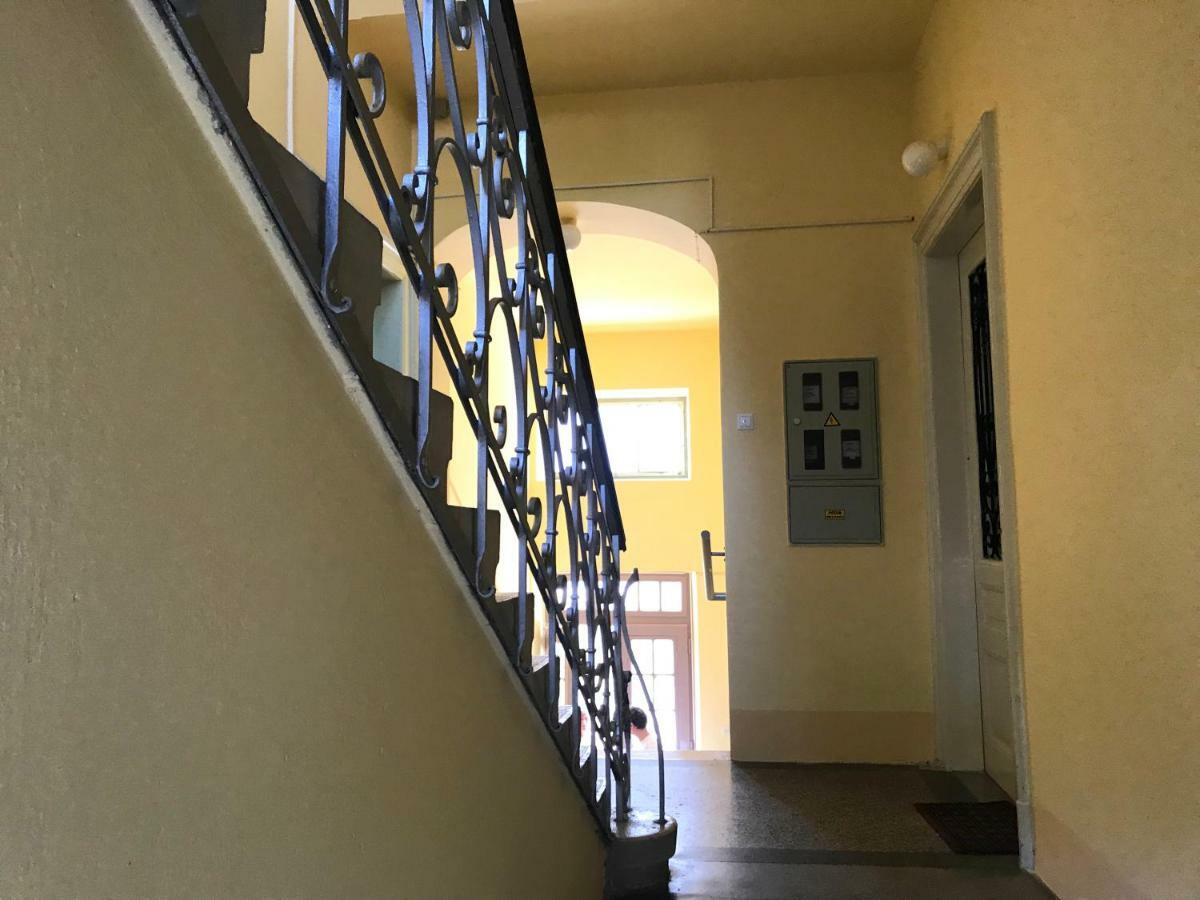 Alloro Boutique Apartment 普拉 外观 照片